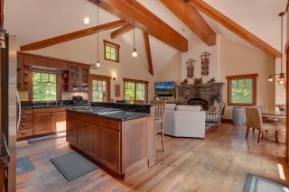 Mountain Escape at North Shore - Upscale 4BR Easy Walk to Lake & Private Hot Tub! - Carnelian Bay - 7