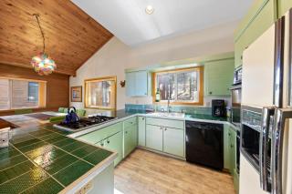 Mosaic Magic at Northstar - Luxury 4BR with Private Hot Tub and Free Ski Shuttle - Truckee - 4