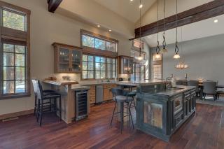 Mountain Majesty at Grays Crossing - Luxury 4BR 4BA w Private Hot Tub - Truckee - 1