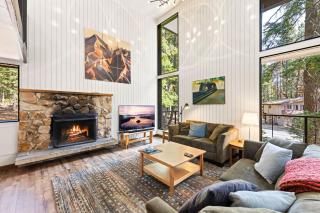 Ellis Peak Retreat - Hot Tub, Wood Fireplace, Close to Tahoe City & Dining - Tahoe City - 9
