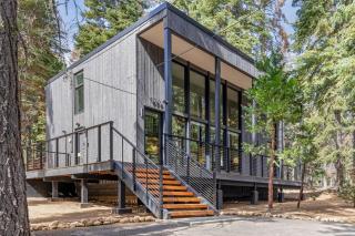 Ellis Peak Retreat - Hot Tub, Wood Fireplace, Close to Tahoe City & Dining - 8