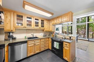 Ellis Peak Retreat - Hot Tub, Wood Fireplace, Close to Tahoe City & Dining - 3