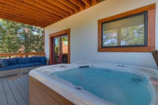 Pinnacle Views at Tahoe Donner - 4BR, Hot Tub - Truckee - 2