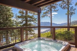 Overlook Lake View Lodge by Tahoe Getaways- Dog Friendly, HOA, Sauna, Hot Tub, Views of Donner Lake - 8