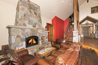 Overlook Lake View Lodge at Tahoe Donner- Dog Friendly 4BR with Private Hot Tub - 4