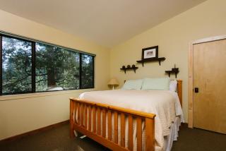 Pioneer Lake View- 4BR Easy Walk to Town Private Hot Tub - Sleeps 11 - Tahoe City - 2