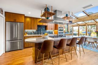 Private Pool and Large Deck Modern Cotati Villa! - Rohnert Park - 4