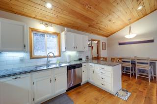 Pet-Friendly Cabin with Fire Pit in Spruce Pine! - Spruce Pine - 1