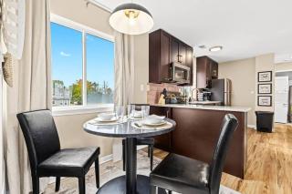 New! Modern Upper Flat near Downtown Roseville - 2