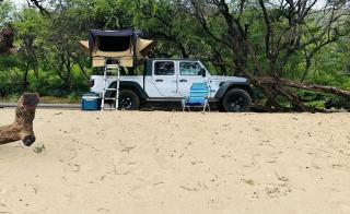 Explore Maui's diverse campgrounds and uncover the island's beauty from fresh perspectives every day as you journey with Aloha Glamp's great jeep equipped with a rooftop tent - Paia - 6