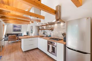 Wildwood - Modern 2 BR with Private Hot tub Walk to North Tahoe Regional Park - 9