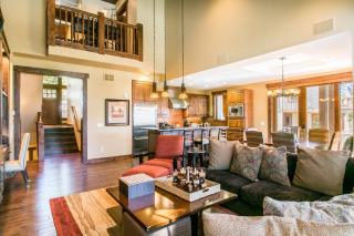 Village Walk - Private Hot Tub, HOA Amenities, Pet Friendly, Walk to Lifts! - 9