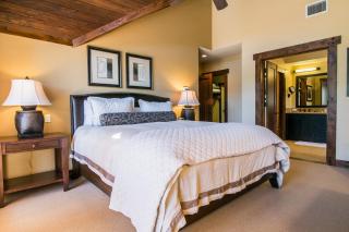 Village Walk - Private Hot Tub, HOA Amenities, Pet Friendly, Walk to Lifts! - Truckee - 4