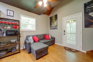 Cozy Whittier Cabin and Yard and Hot Tub, Pets Welcome - Whittier - 7