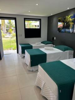 O BEIRA MAR PRAIA HOTEL está LOCALIZADO na ORLA, na PRAIA DE TAPERAPUAN, CAFÉ INCLUSO, Wi-Fi 500mb, PISCINAS, Estacionamento Privativo, Ar Condicionado Split, SMART TV, Frigobar, - Porto Seguro - 3