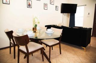 1 Min to University UTRGV 2BD 2BT town suite - 4