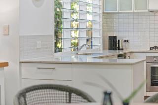 2 Roebellini, 16 Solway Drive - Dog Friendly Tropical Oasis - Sunshine Beach - 3