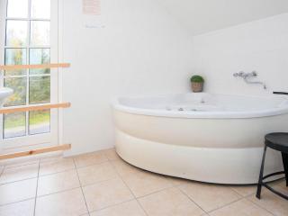 Modern holiday home with sauna - 7