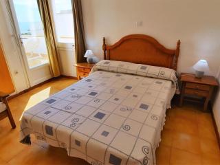 Amplio apartamento en Llançà con vista al mar, terraza, aparcamiento y animales permitidos - ES-170-6 - Llançà - 2