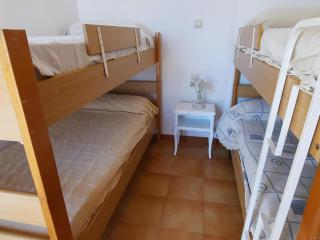 Amplio apartamento en Llançà con vista al mar, terraza, aparcamiento y animales permitidos - ES-170-6 - Llança - 3