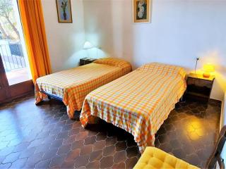 Apartamento Amplio en Cap Ras con Piscina y Terraza - 4 Hab, Admite Mascotas, Cerca de la Playa - ES-170-18 - 2