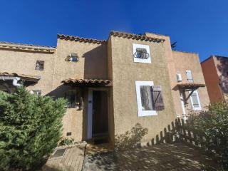 Villa Mitoyenne T4 avec Piscine, Terrasse, Parking et Proche Plage - Animaux Bienvenus - FR-1-607-179 - 0