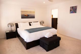 Resort Style home close to the Beach with Pool, Sauna and Pizza Oven - Sydney - 8