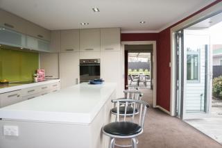 Relax On Richmond Modern Large Beach House - New Plymouth - 7