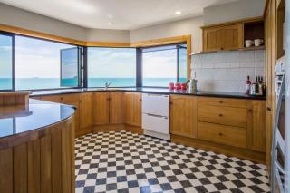 Waterfront On Woolcombe - New Plymouth - 6