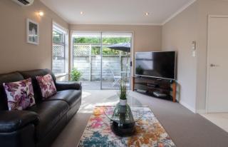 Great Location On Gilbert Central - New Plymouth - 5