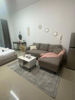 Spacious Studio Apartment in Dubai Marina with Balcony - 8