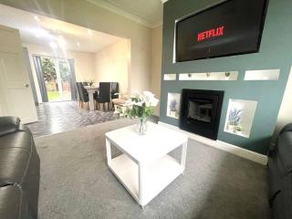 (S12) Bright 3 Bed Home With Free Parking Leeds - Killingbeck - 9