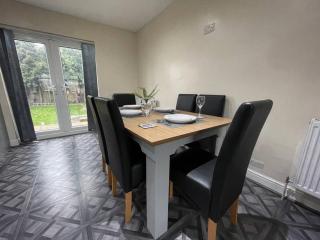 (S12) Bright 3 Bed Home With Free Parking Leeds - Killingbeck - 7