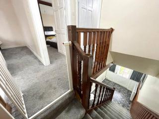 (S12) Bright 3 Bed Home With Free Parking Leeds - Killingbeck - 1
