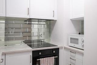 Modern Space Glamour Studio by BookingHost - 1