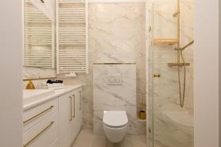 Aleja Solidarności 60B II by Noclegi Renters - 5