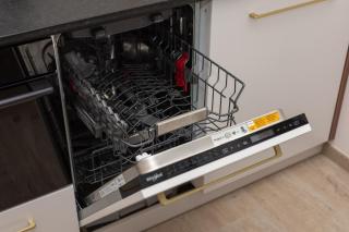 Aleja Solidarności 60B II by Noclegi Renters - Warsaw - 1