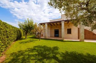 HelloApulia Family Villa with Pool, Lush Garden & BBQ - Near the Beache - Savelletri di Fasano - 1