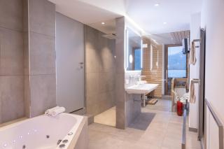 Lakefront Suite 148 - 1