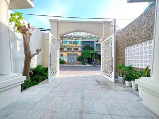 Milanesa Hotel and Apartment - 1