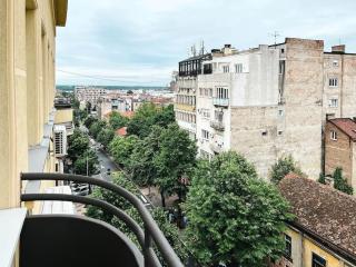 Terrace Charm 25 - 1