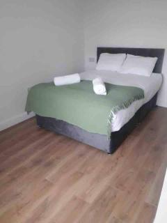 Catherine 5 bedroom house - Crewe - 3