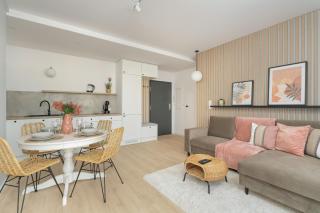 Elegant Apartment for 4 with Parking in Poznan by Noclegi Renters - Poznan - 3