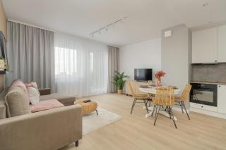 Elegant Apartment for 4 with Parking in Poznan by Noclegi Renters - Poznan - 6