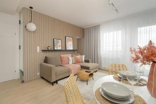 Elegant Apartment for 4 with Parking in Poznan by Noclegi Renters - Poznan - 4