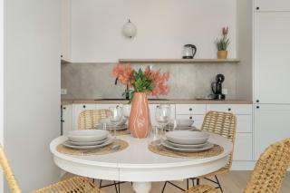Elegant Apartment for 4 with Parking in Poznan by Noclegi Renters - Poznan - 2