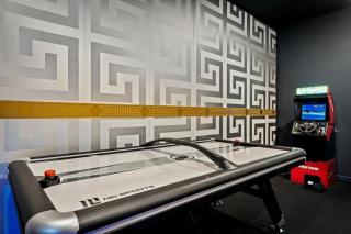 Fun Under the Roof & Many Amenities - Davenport - 1