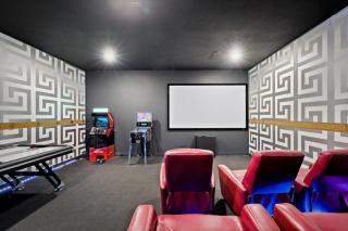 Fun Under the Roof & Many Amenities - Davenport - 7