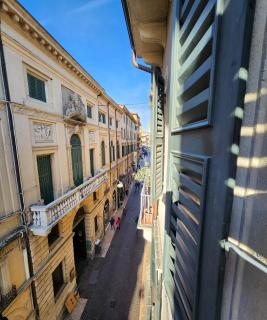 Juliets Bed Art Verona - 3