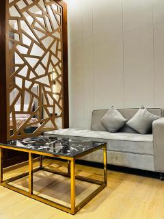 Luxe Apartment by Hey Studio's - Ghaziabad - 6